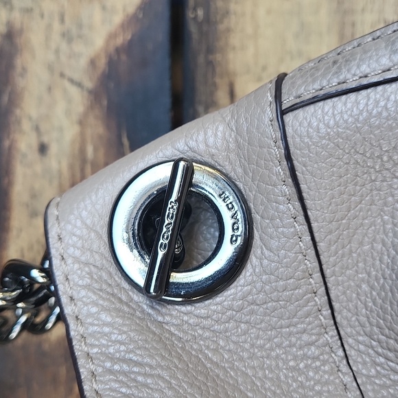 Coach Turnlock Eddie Beechwood Pebbled grain Leather Chain Strap shoulder bag - Picture 9 of 14